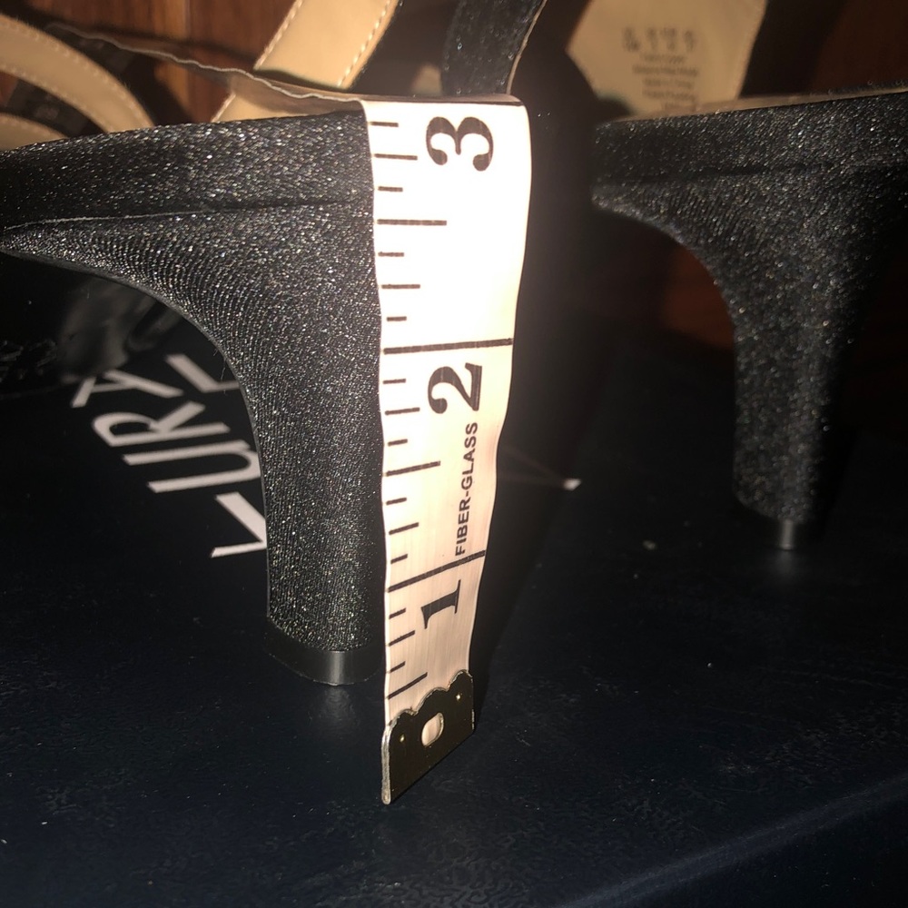 Naturalizer Elegant Black Sandals - Picture 10 of 12